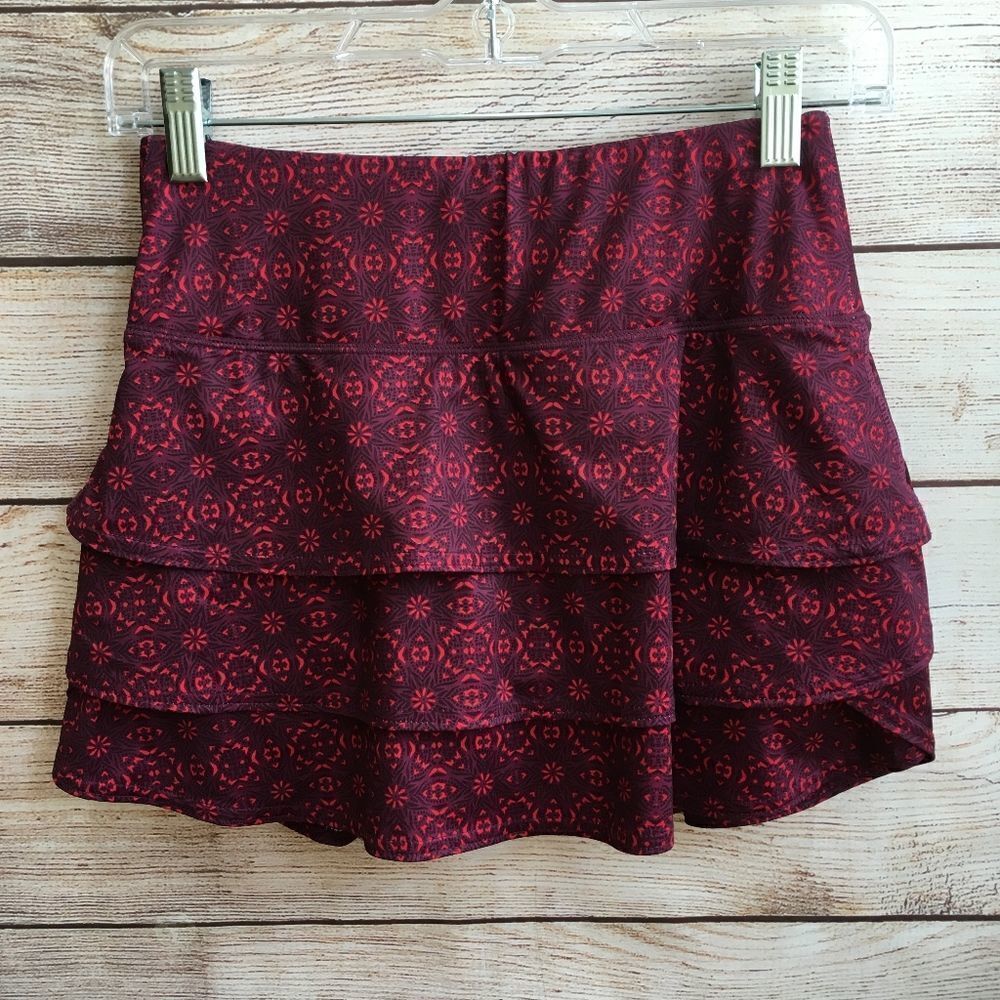 ATHLETA SWAGGER SKORT IN BURGUNDY‎ AND PINK PRINT